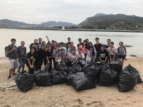 Coastal clean-up at Coloane by the volunteers of the Cheong Kun Lun College (CKLC)